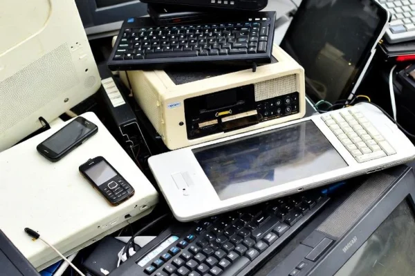 e-waste scrap buyers in qatar providing professional electronic waste collection and recycling services